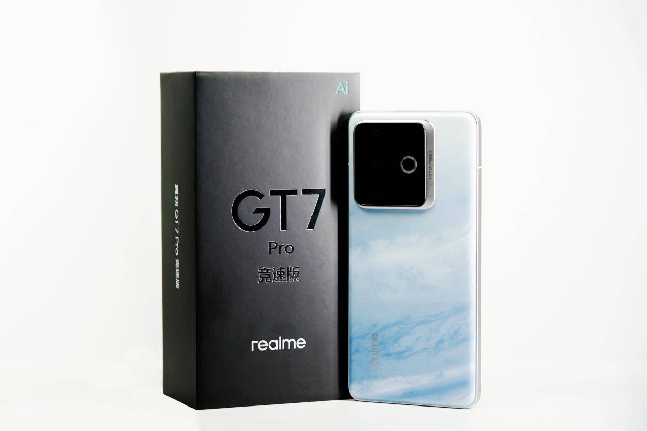 旗舰出炉！512G真白菜价性价比默秒全！PG电子游戏麻将胡了首款千元骁龙8至尊(图1)